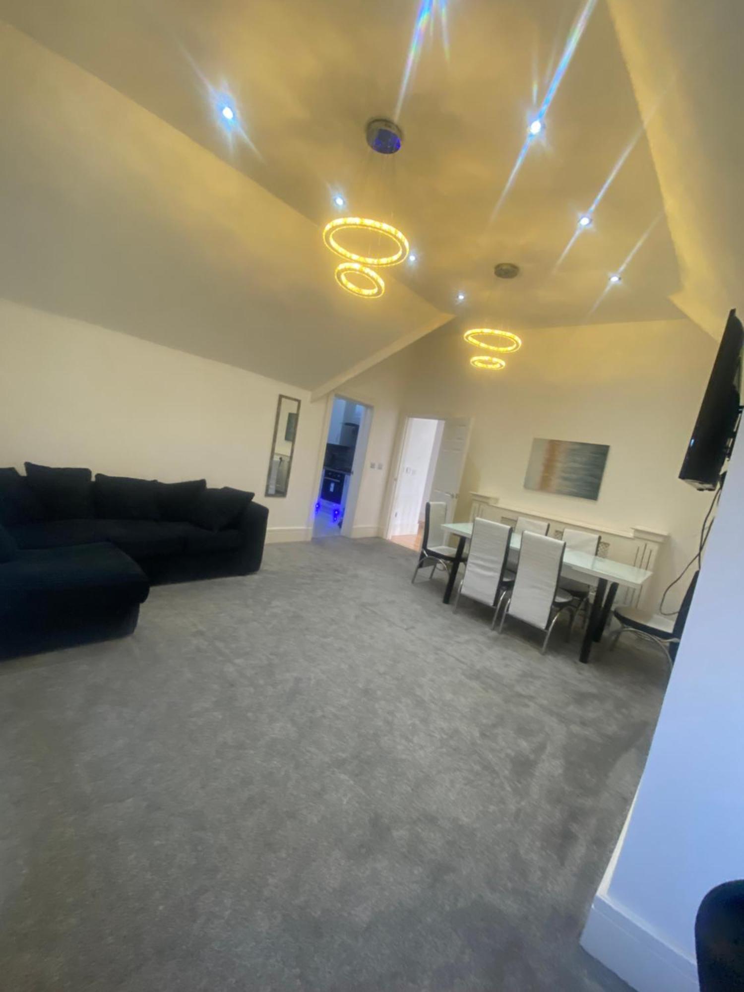 Penthouse Apt8 Apartment Wolverhampton Luaran gambar