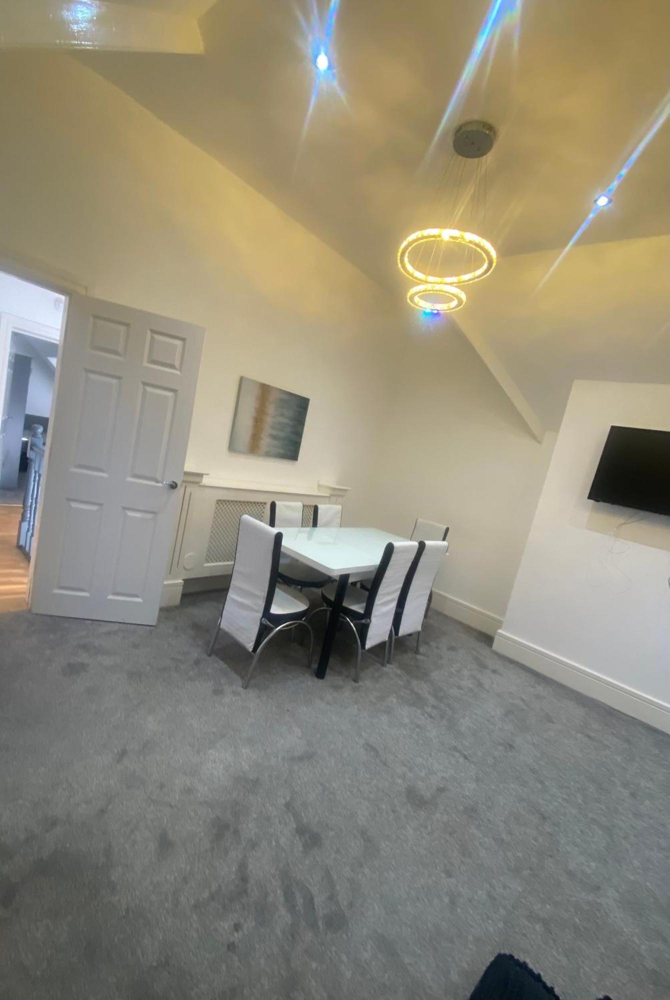 Penthouse Apt8 Apartment Wolverhampton Luaran gambar